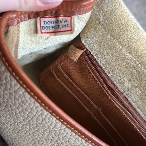 Vintage Dooney & Bourke Cream and Brown Leather Purse - Picture 12 of 13